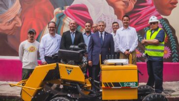 Alcalde de Cuernavaca entrega equipos operativos