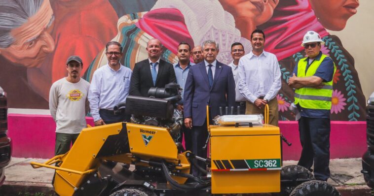 Alcalde de Cuernavaca entrega equipos operativos