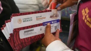 Entrega de tarjetas bienestar mujeres