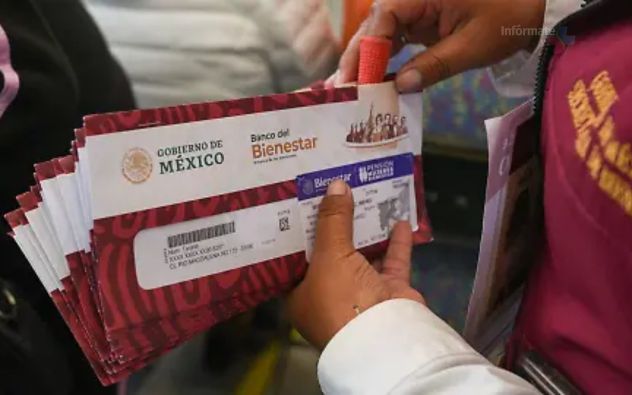 Entrega de tarjetas bienestar mujeres