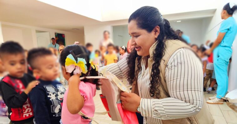 DIF Cuautla realiza entrega de mochilas y útiles escolares