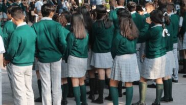 Familias con hijos en secundaria podrán recibir beca