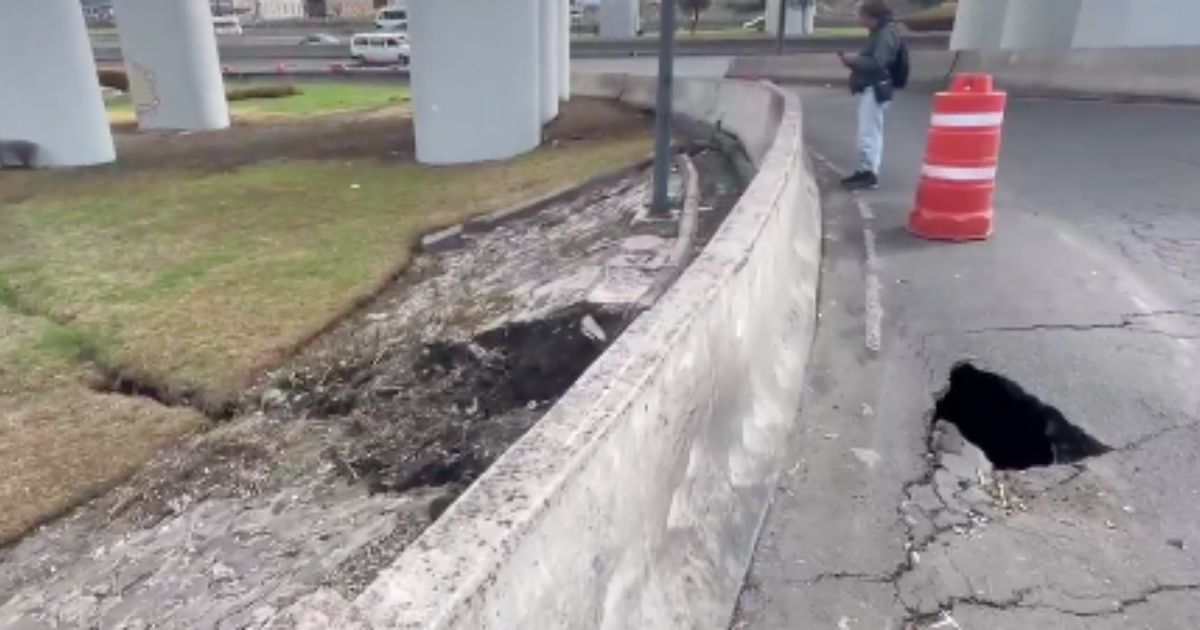 Se forma socavón en Puente de la Concordia