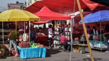 Comerciantes rapan y despojan de prendas a supuestas ladronas