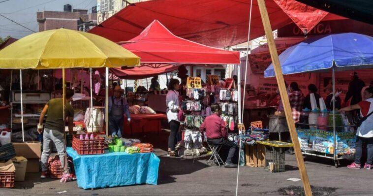 Comerciantes rapan y despojan de prendas a supuestas ladronas