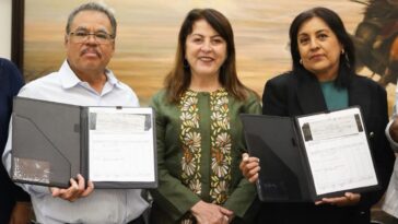 Entregan prima de antigüedad a docentes de Morelos