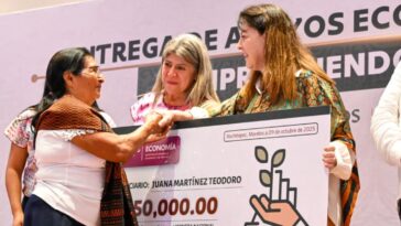 Gobernadora de Morelos otorga recursos a 570 personas emprendedoras