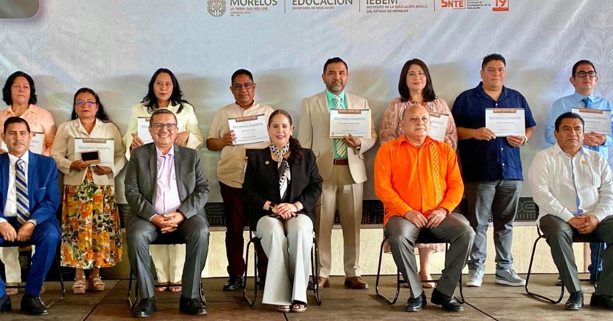 Reconocen trayectoria del personal educativo en Morelos