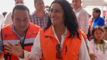 Regalan collar de 200 mil pesos a alcaldesa de Acapulco