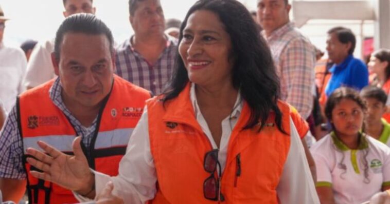 Regalan collar de 200 mil pesos a alcaldesa de Acapulco