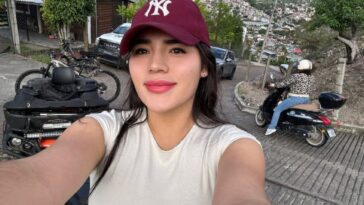 Regidora de Morena regala impresora a escuela sin electricidad