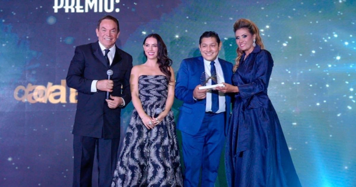 Alcalde de Cuautla recibe premio internacional ALMA 2025