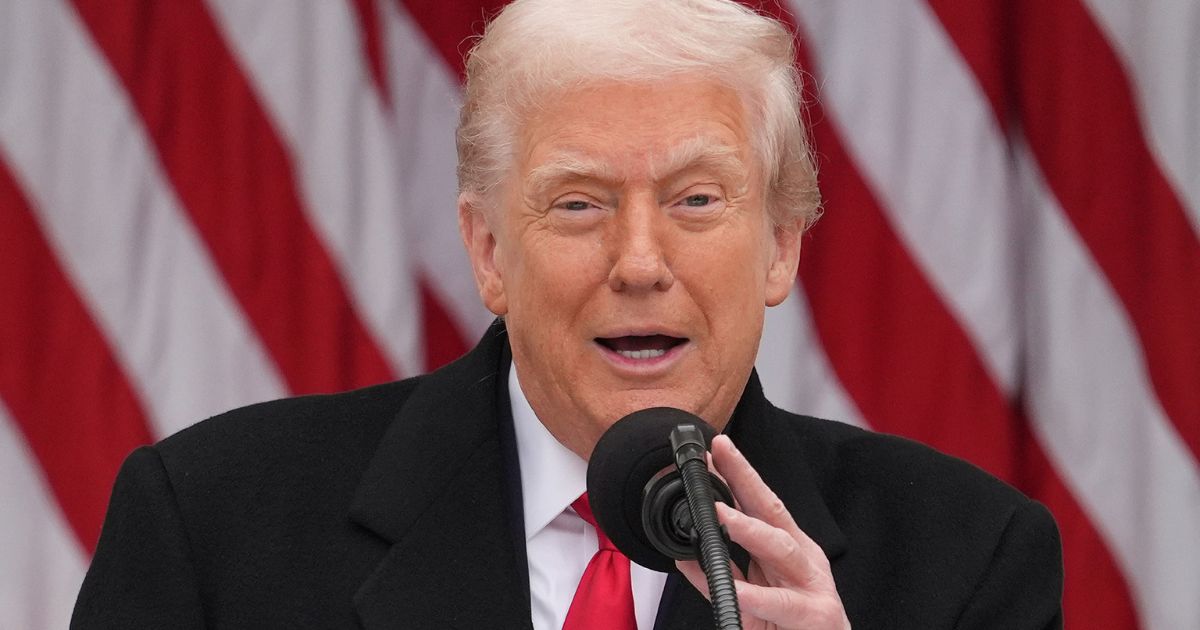 Trump ordena cerrar espacio aéreo venezolano