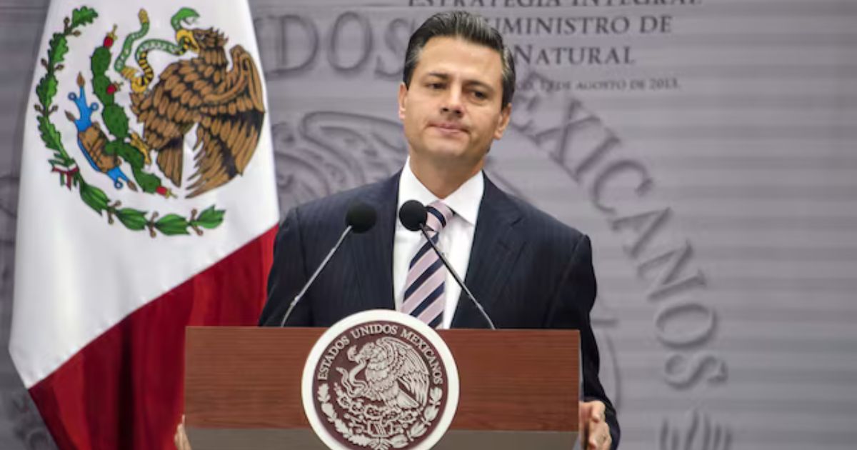 Captan a Enrique Peña Nieto en oficinas del SAT