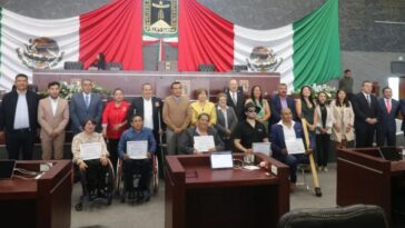 Congreso entrega reconocimiento a personas con discapacidad