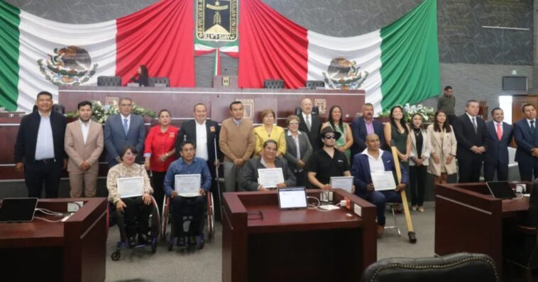 Congreso entrega reconocimiento a personas con discapacidad