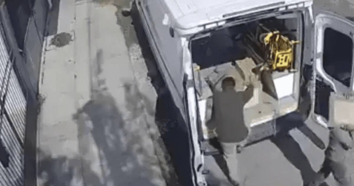 Usan ambulancia del IMSS como flete