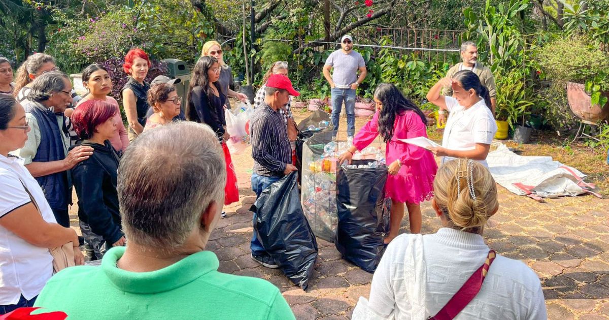 Cuernavaca entrega 200 Nochebuenas a cambio de Pet