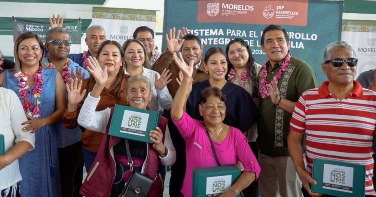 Entregan prótesis dentales en Cuautla