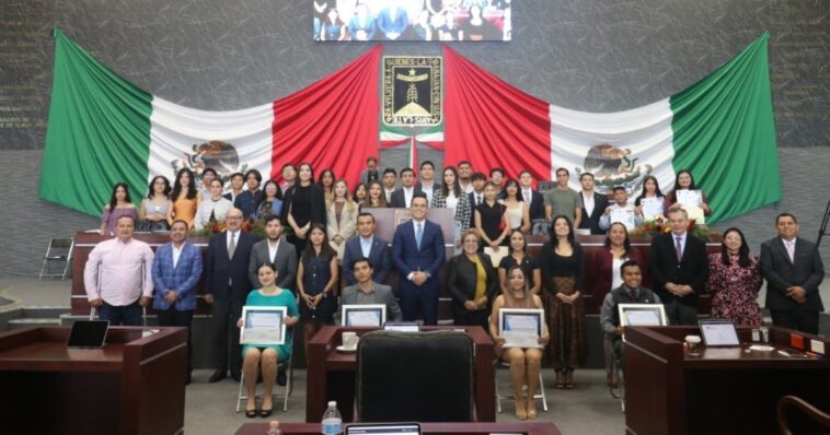 Reconoce Congreso de Morelos a jóvenes del Parlamento Juvenil 2025