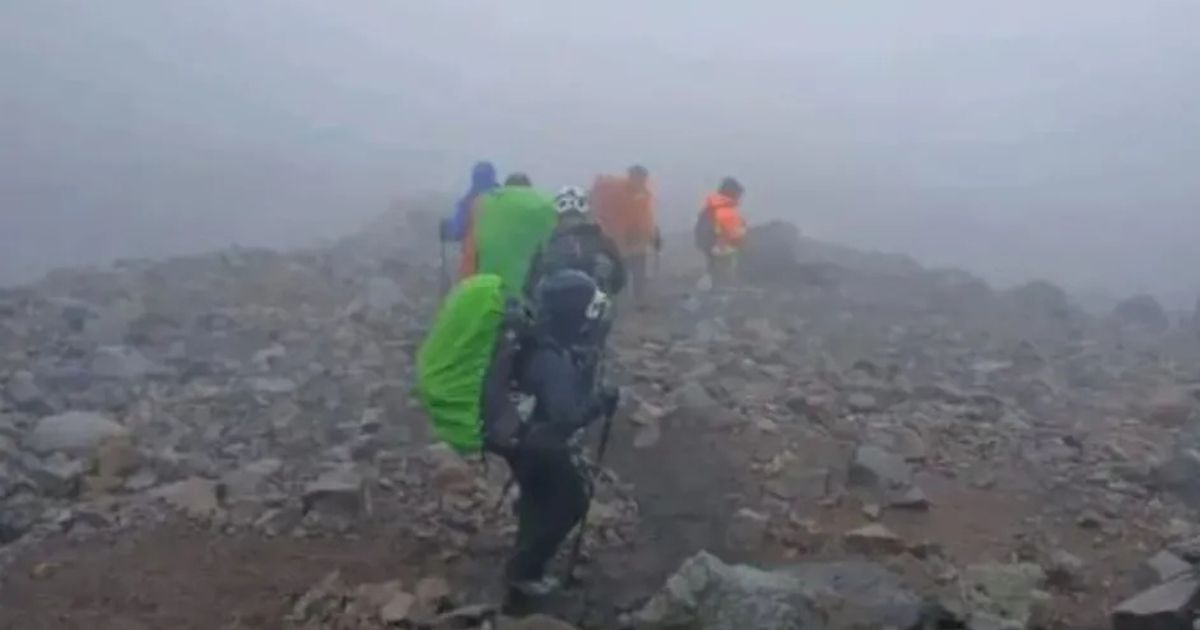 Rescatan a los 11 alpinistas extraviados en el Pico de Orizaba