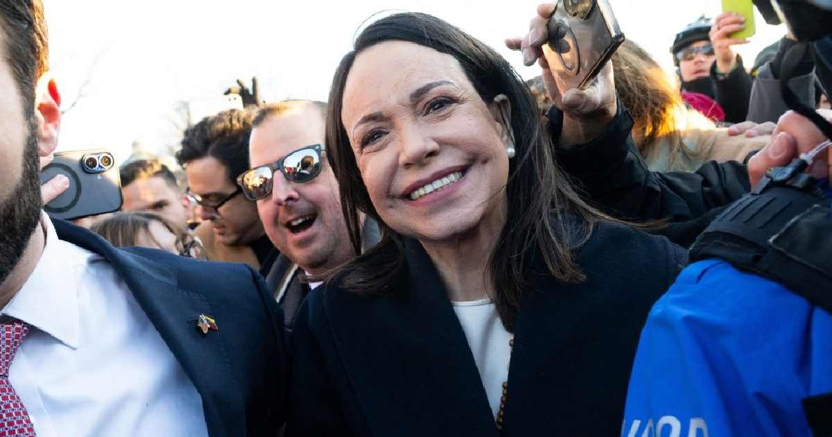 Corina Machado entrega medalla de Premio Nobel de la Paz a Trump