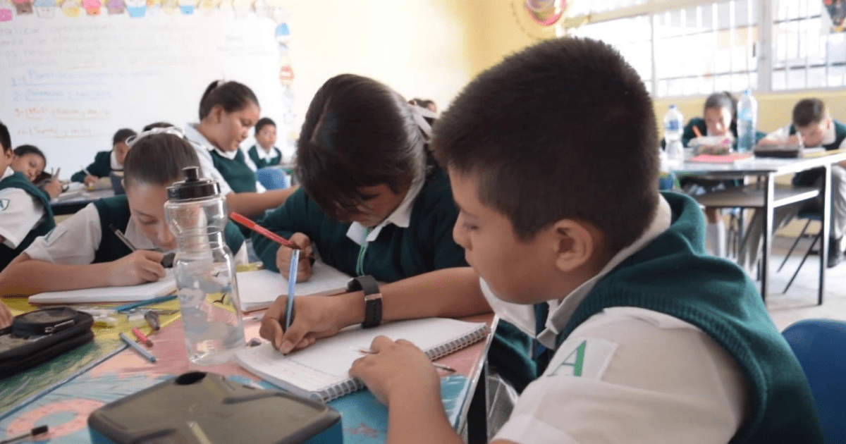 Más de 321 mil estudiantes de educación básica regresan a clases en Morelos