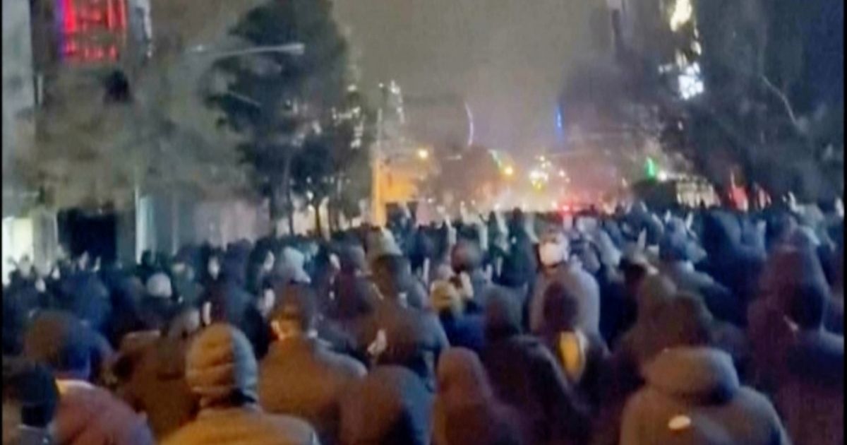 Van más de dos mil fallecidos tras protestas en Irán
