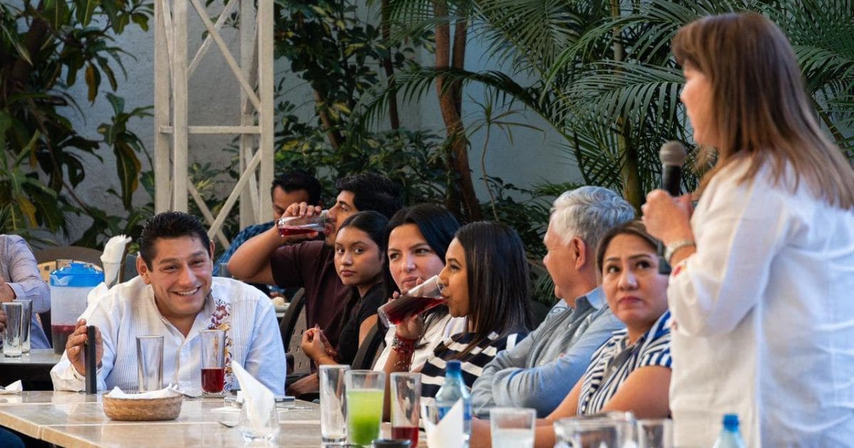 Jesús Corona asiste a informe de gobierno de Margarita González