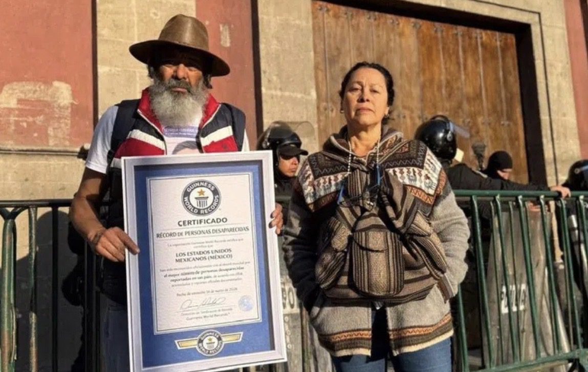 Llevan a Palacio Nacional  “Récord Guinness del dolor” por personas desaparecidas