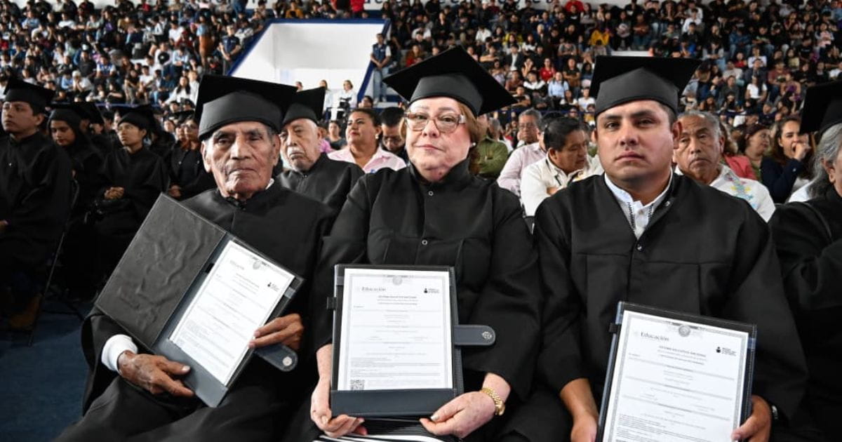Morelos impulsa becas para primaria y secundaria a adultos