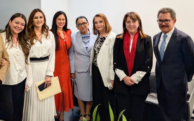 Margarita González visita el Senado