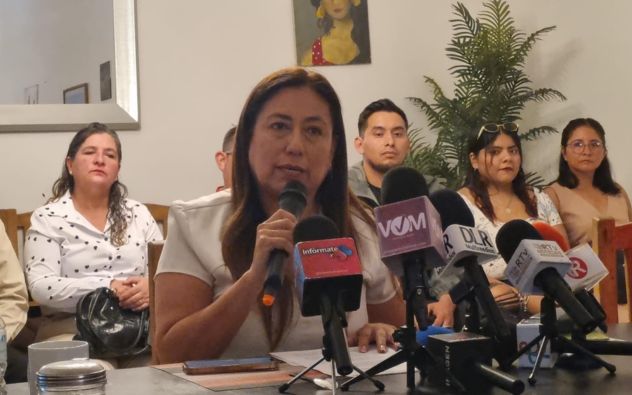 Alejandra Flores Renuncia