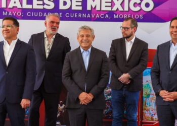 Alcaldes y presidentas municipales de México posan en la XVII sesión de la ACCM en Cuernavaca, Morelos