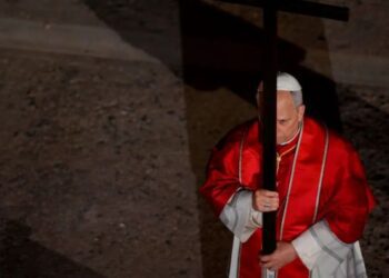 El Papa León XIV lanzó una dura advertencia global: el peligro de que la Inteligencia Artificial se convierta en la herramienta perfecta para controlarnos a todos
