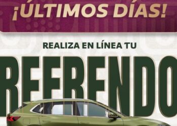 Automovilistas realizan trámites de control vehicular en las ventanillas del macromódulo de Cuernavaca, Morelos