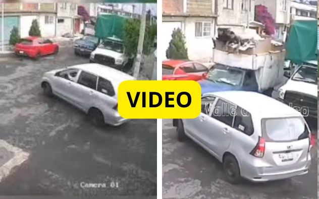 Captura de video de seguridad que muestra a una mujer y un niño cayendo de la zona de carga de una camioneta azul en calles de Tláhuac.