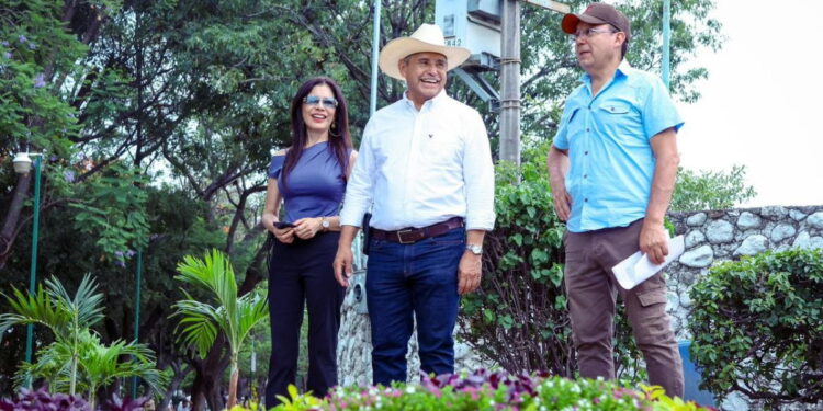 Premian a creadores de nuevos jardines en el Parque Alameda de Cuernavaca