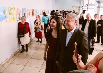 Cuadros e historias de vida expuestos en las paredes del Museo de la Ciudad de Cuernavaca, Morelos