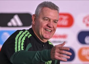 El director técnico Javier Aguirre ofreciendo una conferencia de prensa previo al partido de la Selección Mexicana