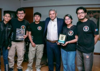 Alcalde de Cuernavaca reconoce a jóvenes campeones nacionales de robótica