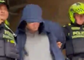 Captan a hombre agrediendo a menor en Colombia