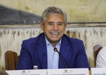 Integrantes del Cabildo de Cuernavaca votan de manera unánime durante la sesión ordinaria en Morelos