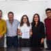 Vecinos y empresarios firmando un convenio de colaboración ambiental junto a autoridades de servicios públicos en un parque de Cuernavaca, Morelos