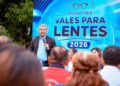 Trabajadores del ayuntamiento recibiendo apoyos económicos para salud visual en Cuernavaca, Morelos