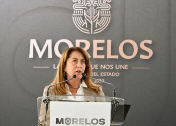 Patrullas de seguridad pública estatal resguardando una vialidad en Cuernavaca, Morelos