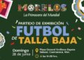 Fotografía de archivo de un partido de futbol de talla baja en el que se aprecia a dos jugadores