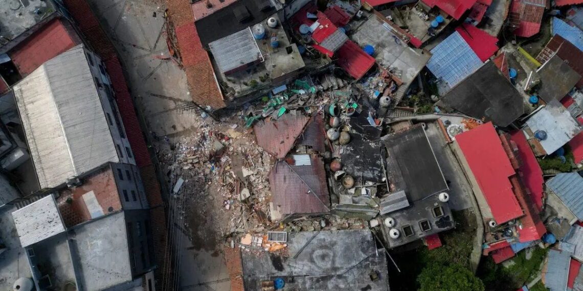Van más de mil 700 fallecidos tras terremotos en Venezuela