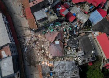 Van más de mil 700 fallecidos tras terremotos en Venezuela