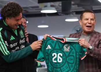 julio César Chávez visita Selección Mexicana